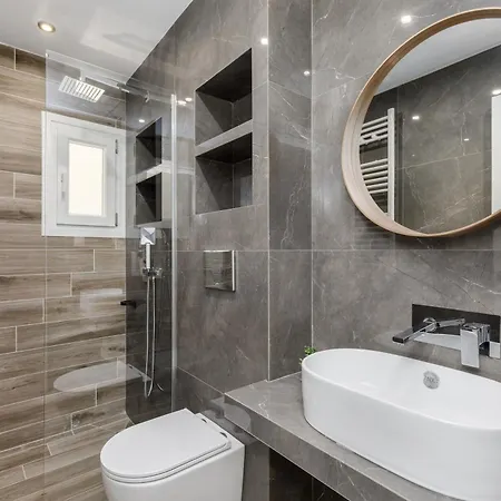 Moby By Halu!, Elegant In The Center Thessaloniki