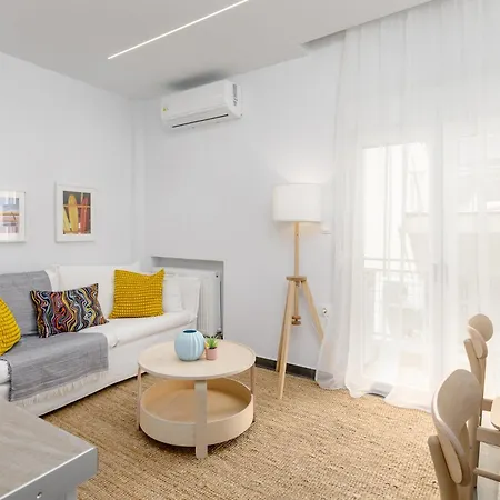 Moby By Halu!, Elegant In The Center Daire